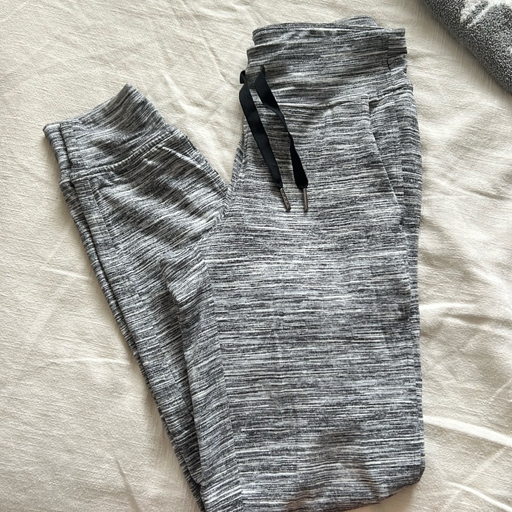 Lulu b&w jogger